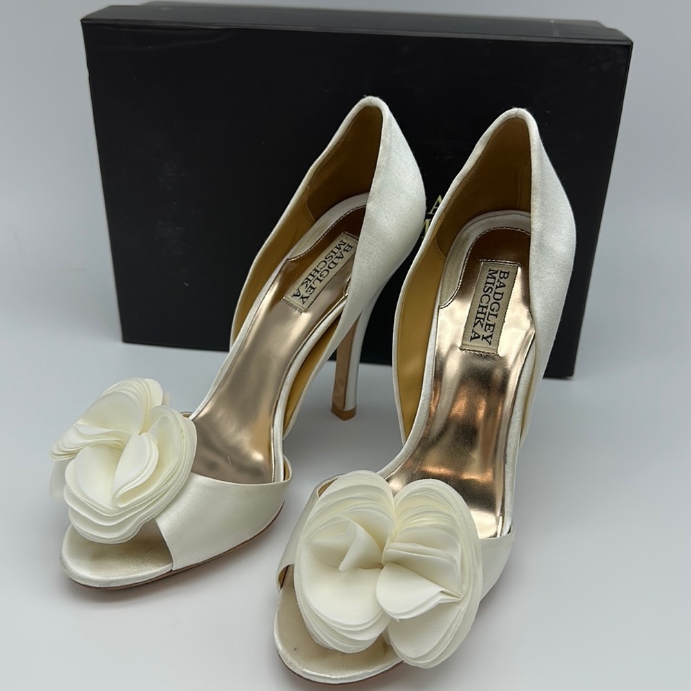 Badgley Mischka Randall white satin wedding heels shoes size 8.5
